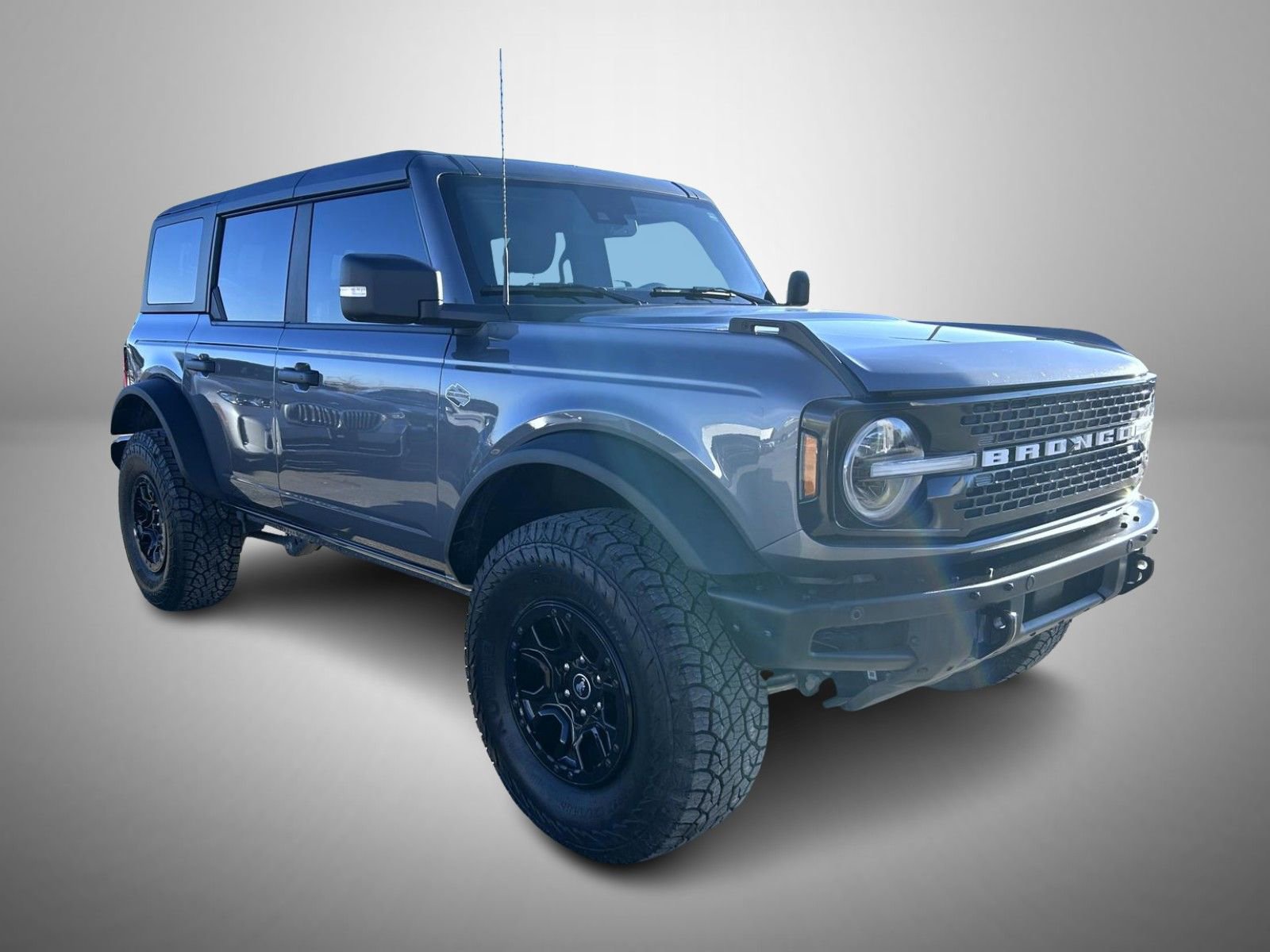 Used 2022 Ford Bronco Wildtrak image 3