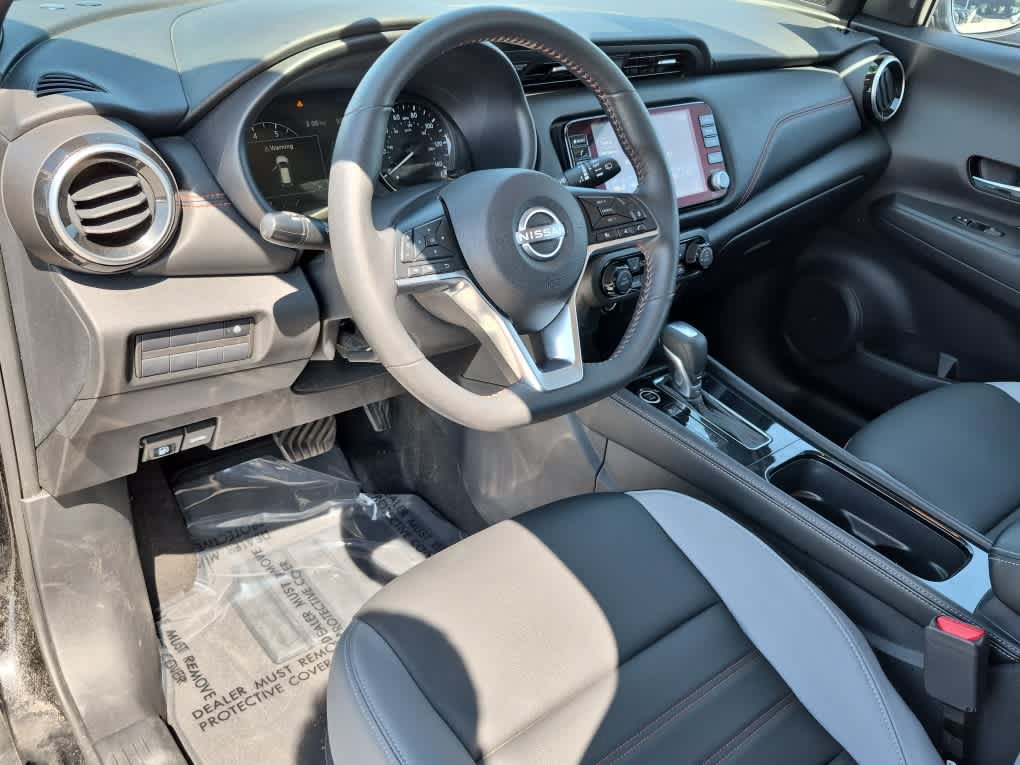Used 2023 Nissan Kicks SR w/ SR Premium Package FWD image 11