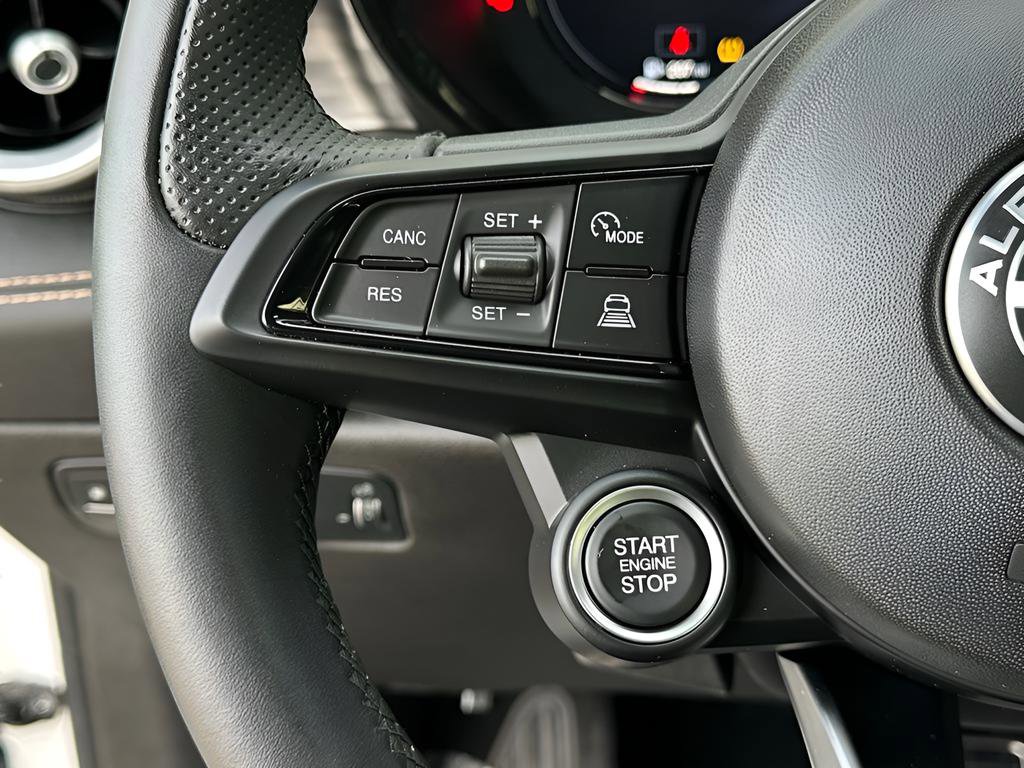 Used 2025 Alfa Romeo Tonale w/ Premium Package image 37