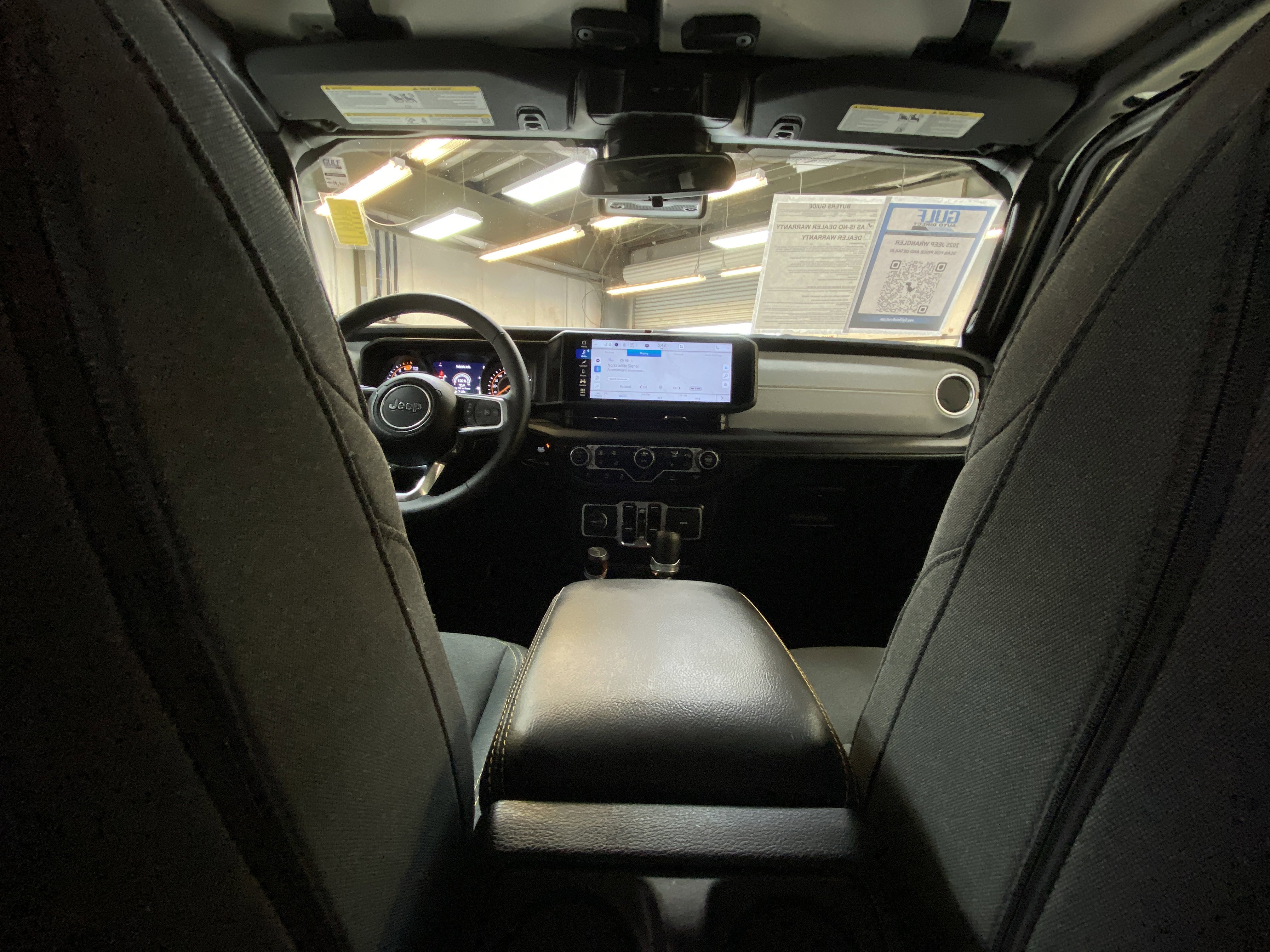 Used 2025 Jeep Wrangler Sahara image 19