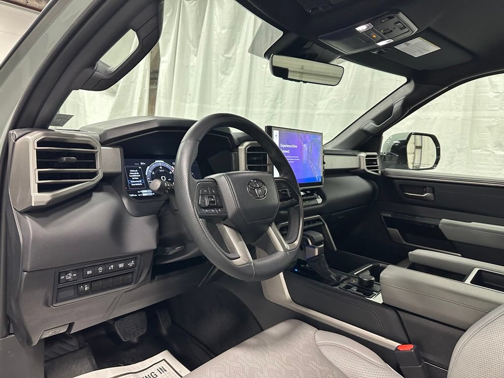 Used 2025 Toyota Tundra Limited AWD/4WD image 15