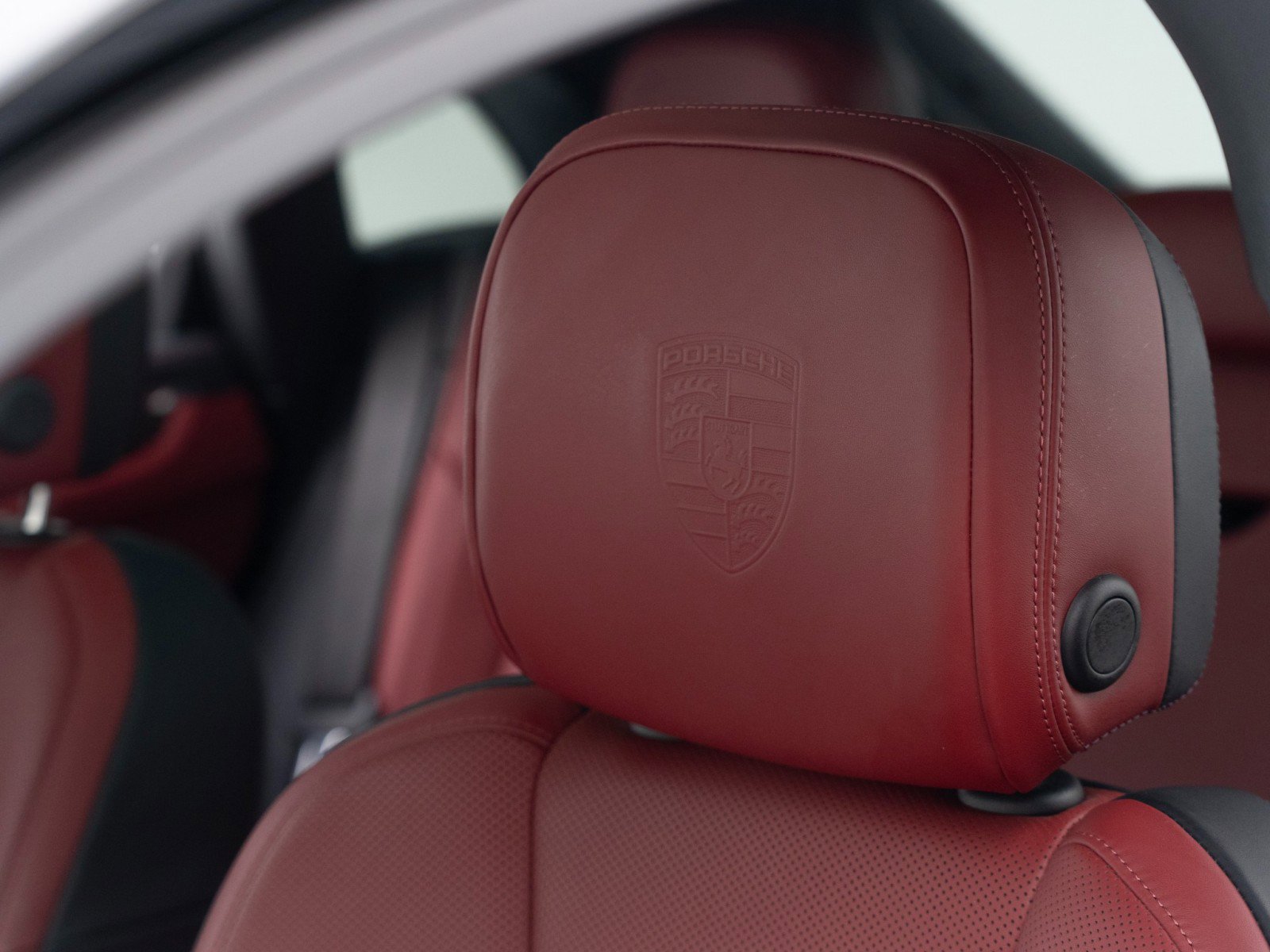 Certified 2023 Porsche Macan image 18