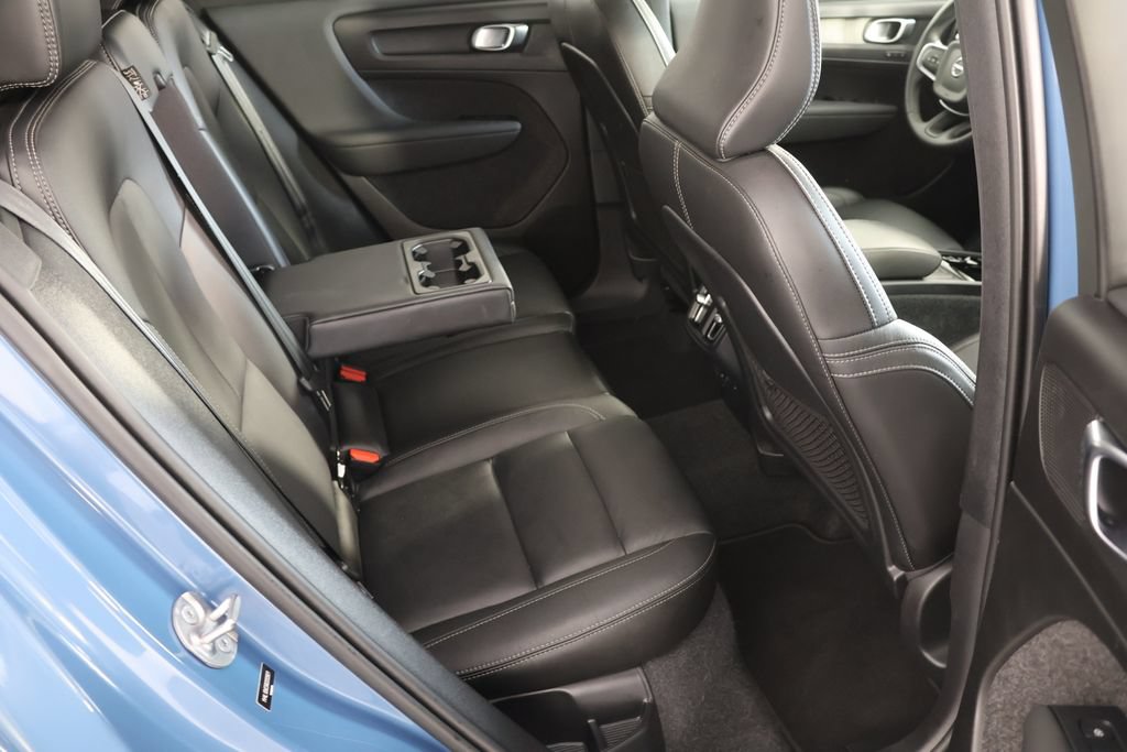 Used 2024 Volvo XC40 B5 Plus AWD/4WD image 21
