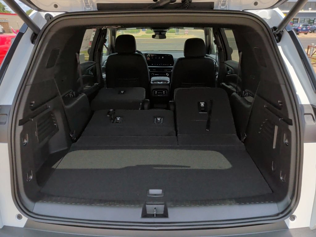 New 2026 Chevrolet Traverse LT w/ Midnight/Sport Edition FWD image 41