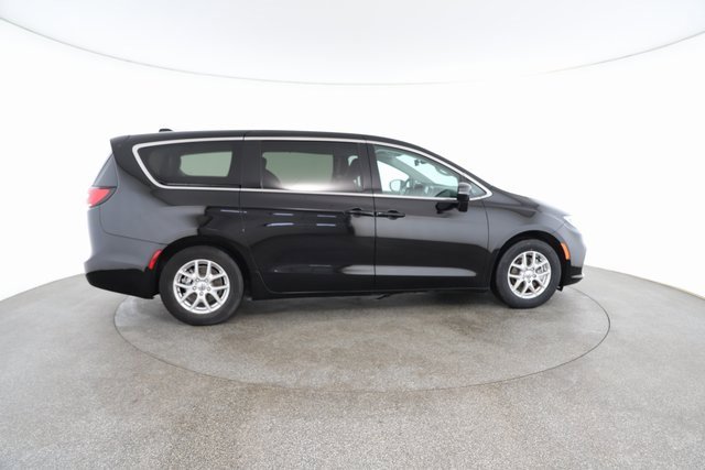 Used 2024 Chrysler Pacifica Touring-L image 21