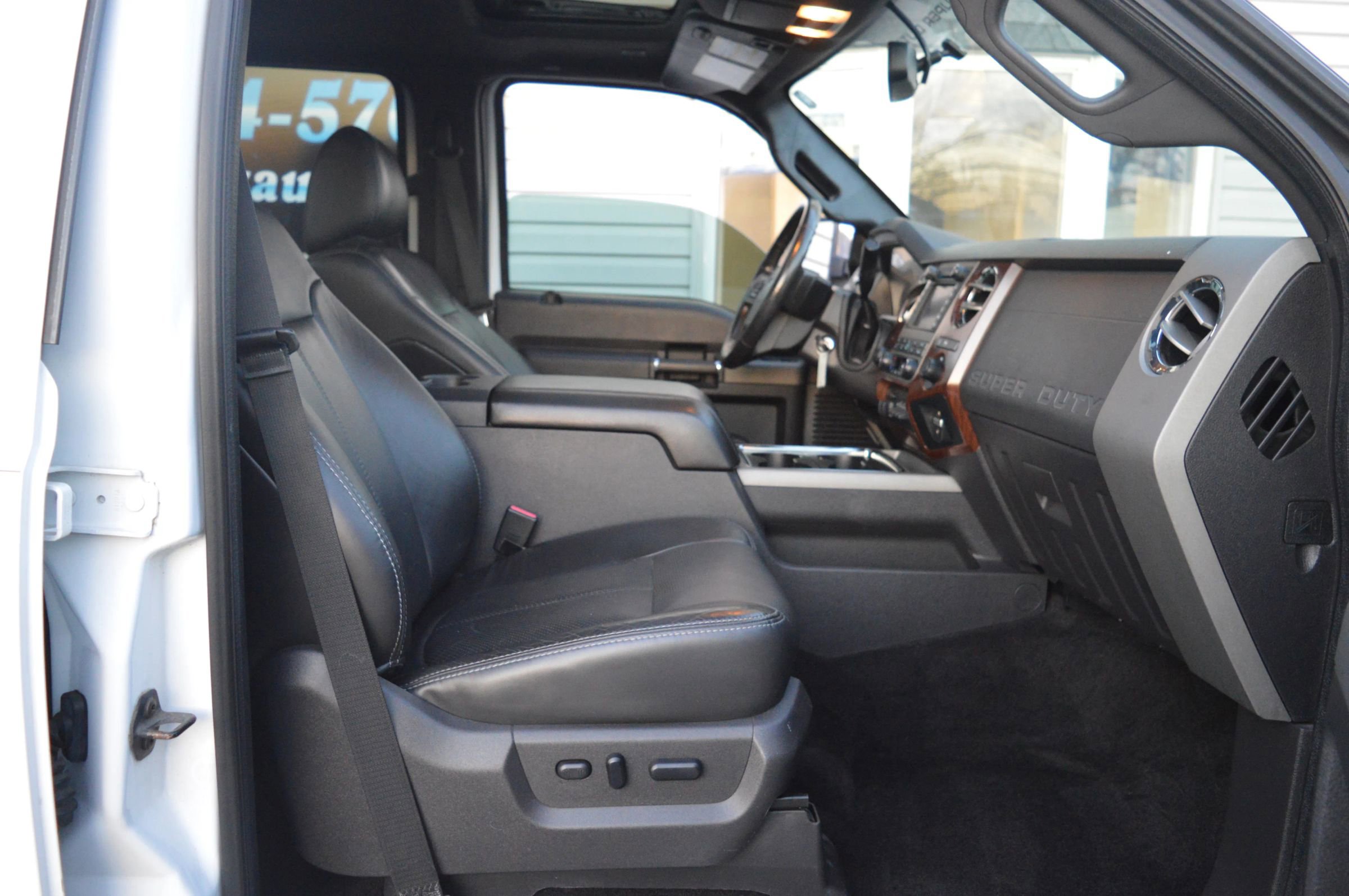 Used 2011 Ford F350 Lariat w/ Lariat Interior Pkg image 13