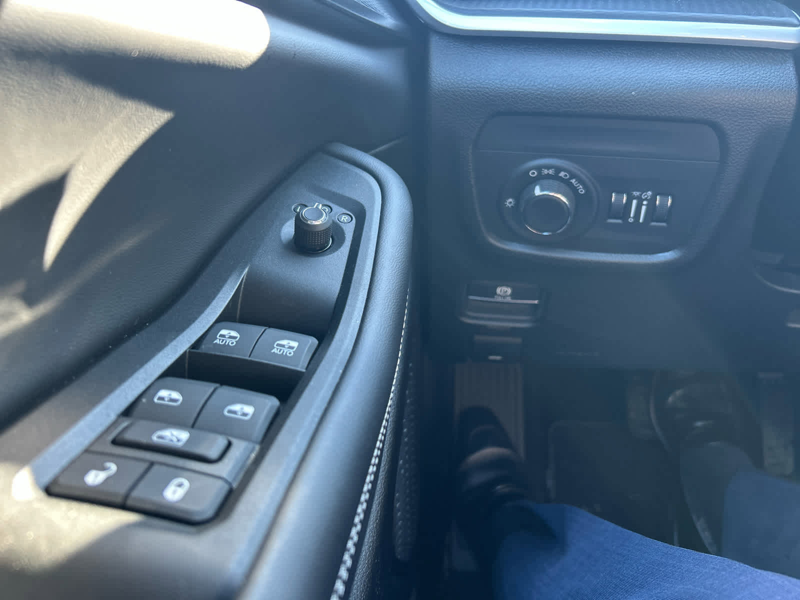 Used 2025 Jeep Grand Cherokee Altitude image 32