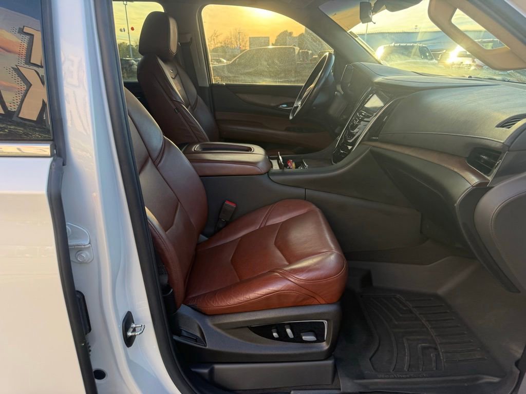 Used 2020 Cadillac Escalade Premium Luxury image 22