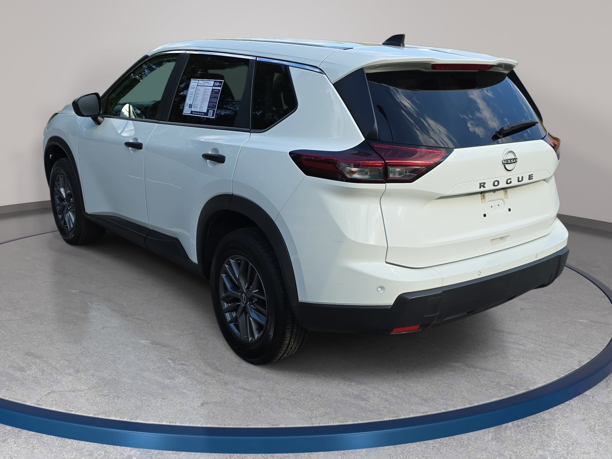 Used 2024 Nissan Rogue S FWD image 7