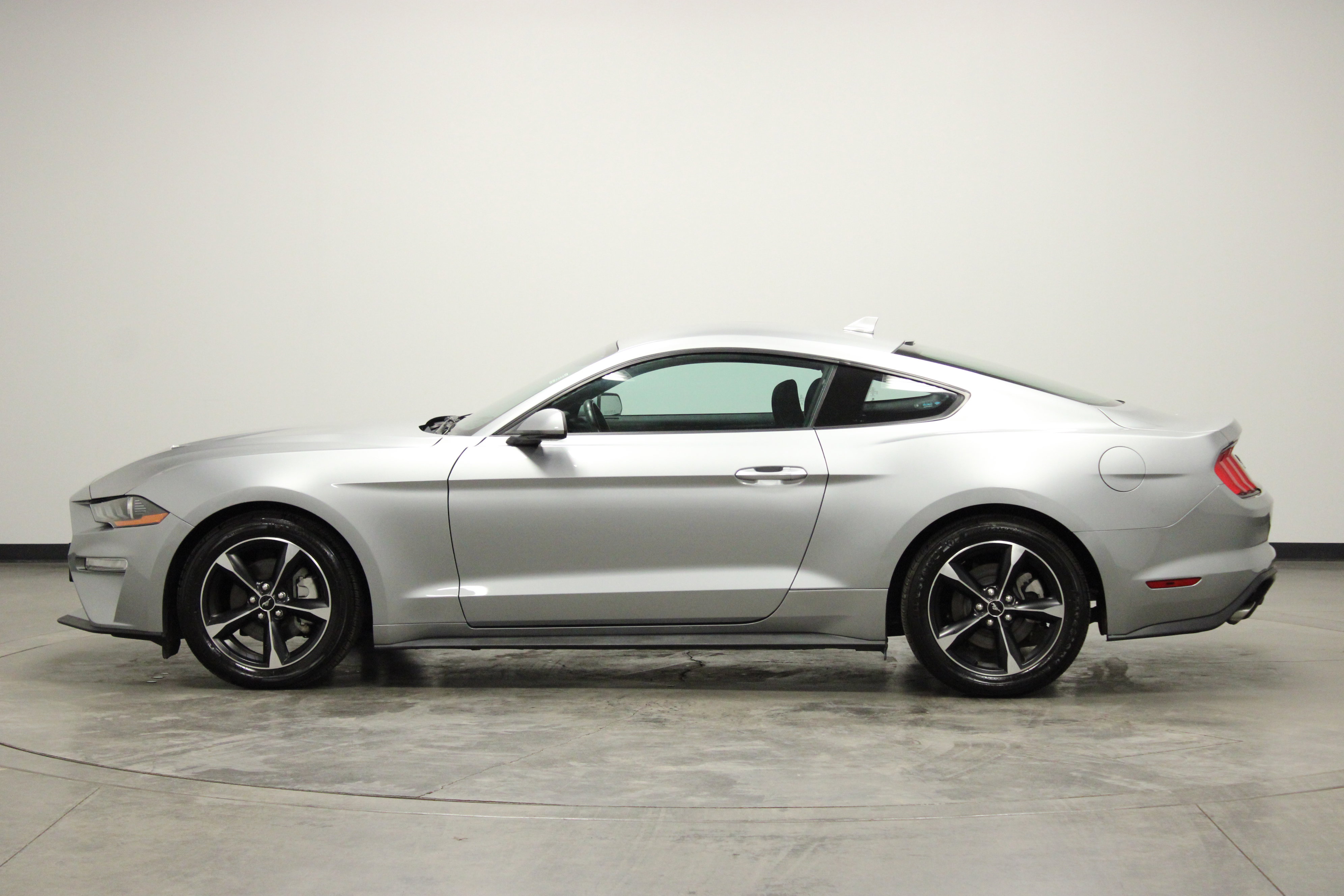 Used 2022 Ford Mustang Coupe RWD image 5