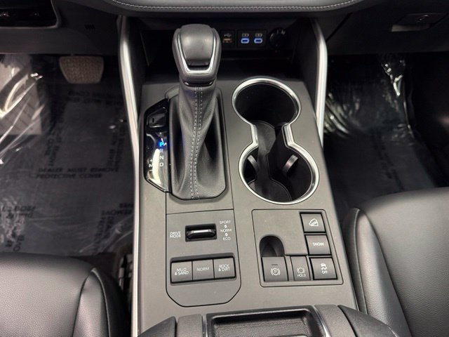 Used 2023 Toyota Highlander XLE AWD/4WD image 16