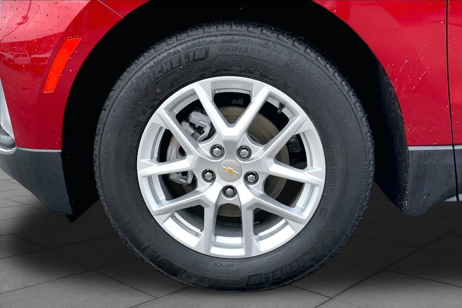 Used 2024 Chevrolet Equinox LT FWD image 11