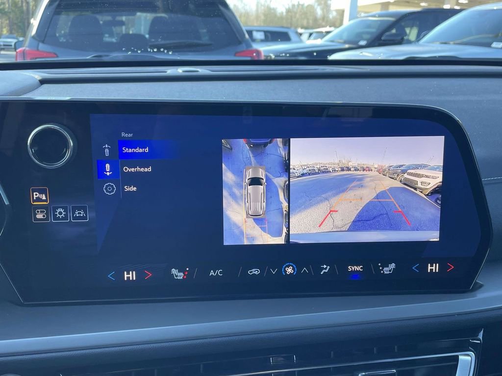 Used 2024 Chevrolet Traverse LT image 35