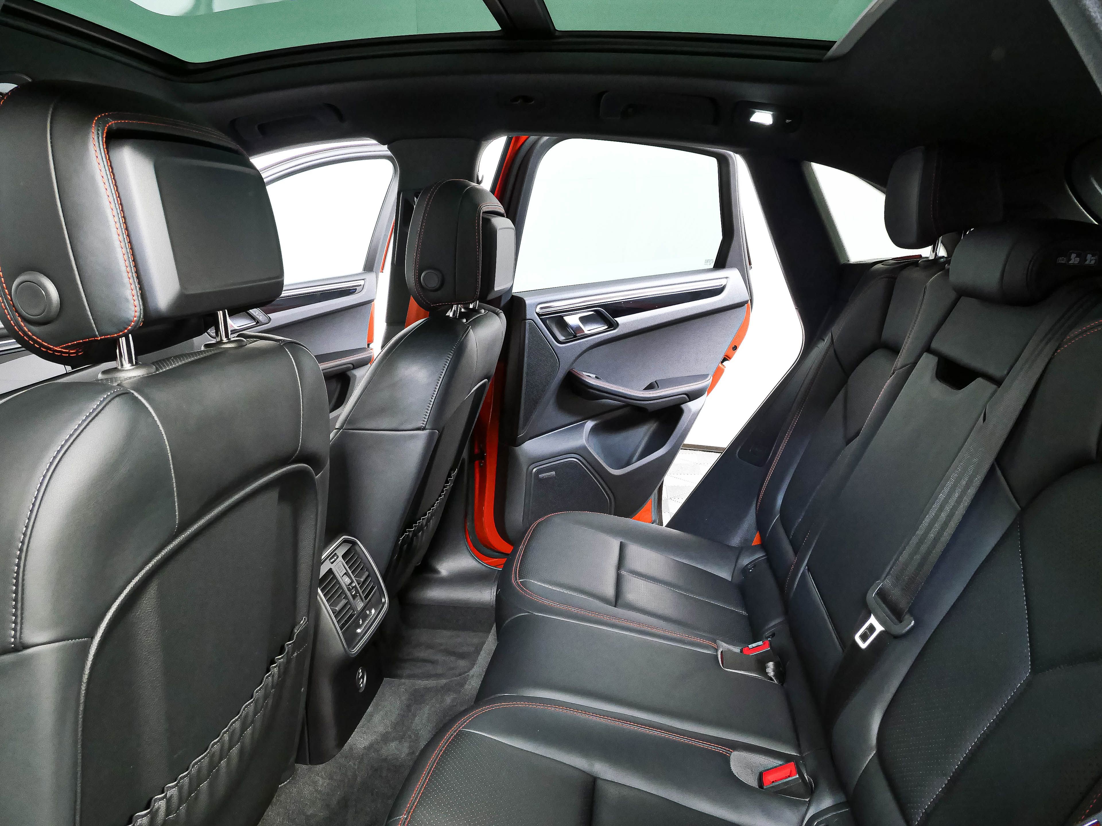 Certified 2024 Porsche Macan S AWD/4WD image 22