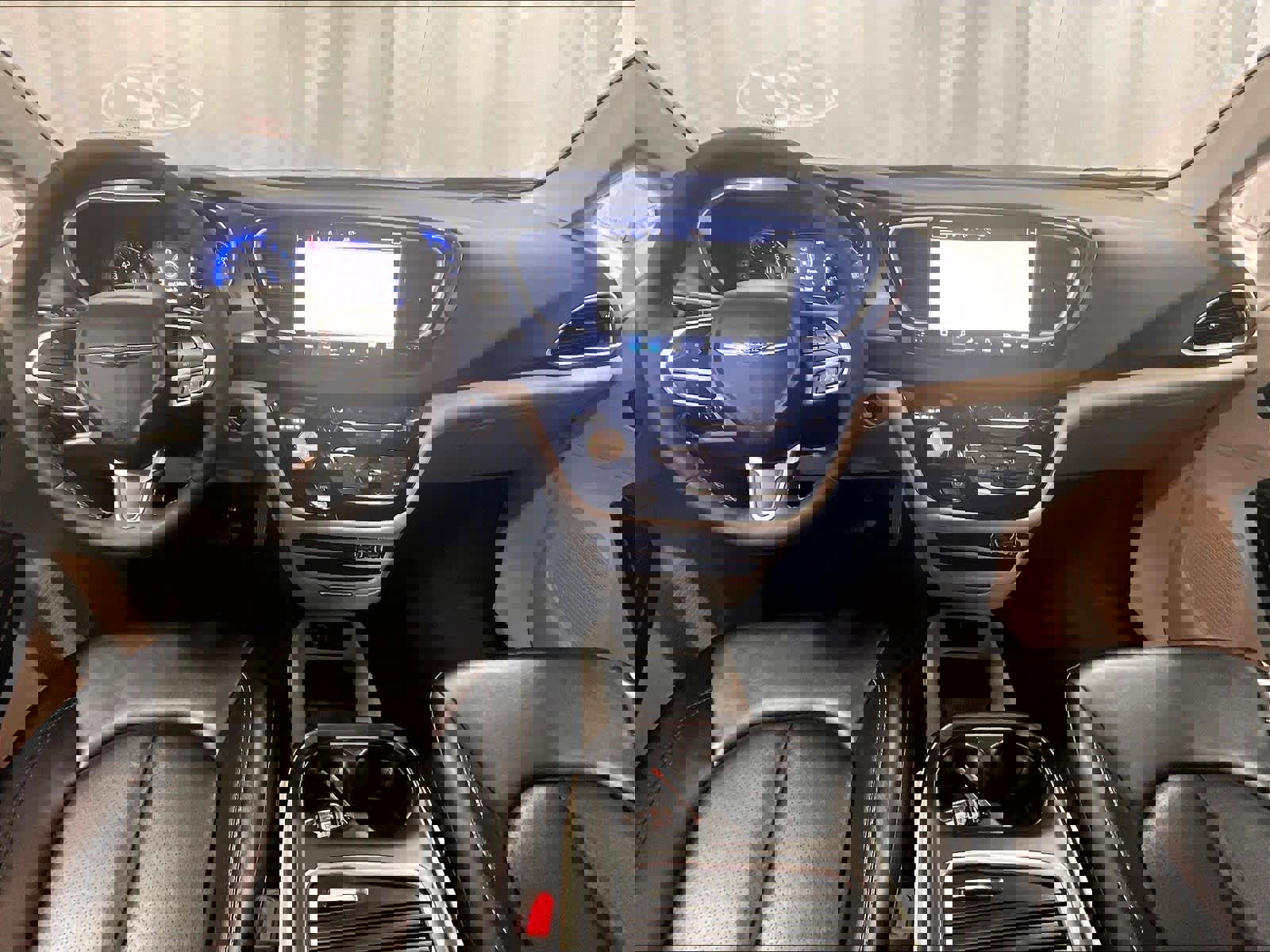 Used 2024 Chrysler Pacifica Touring-L image 22