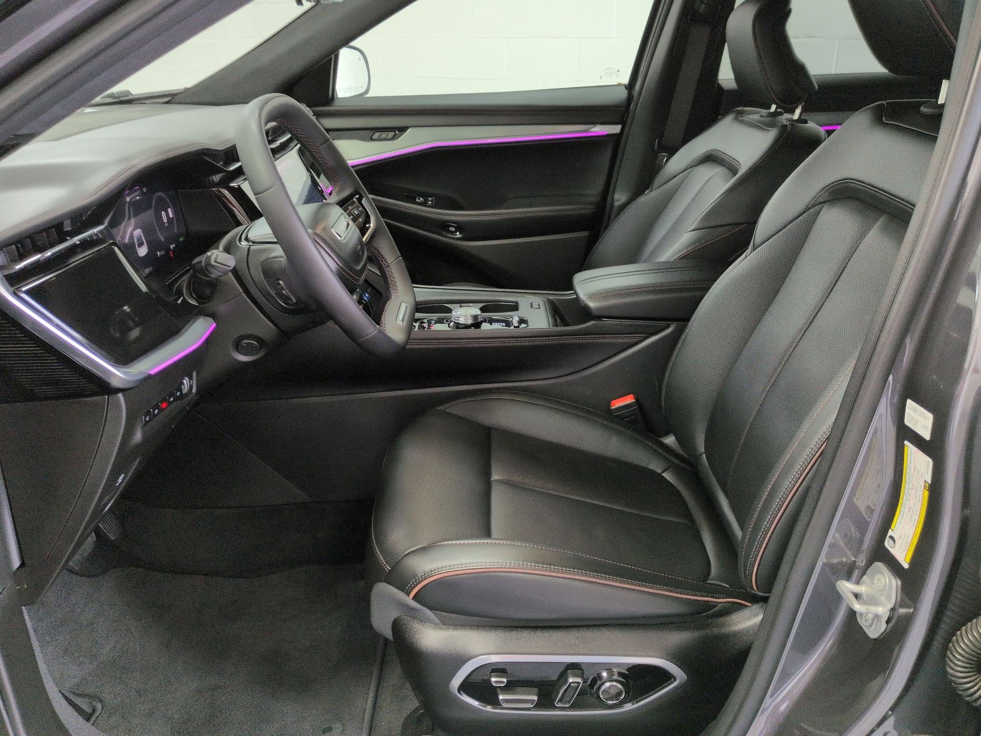 Used 2024 Jeep Wagoneer Launch Edition image 17