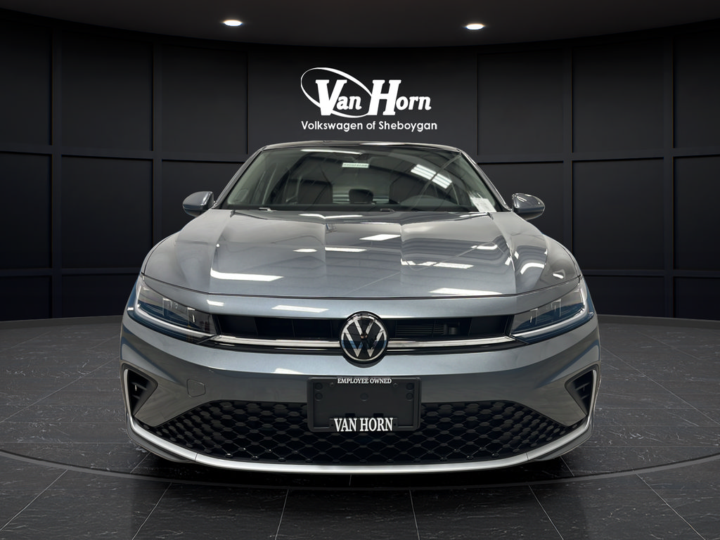 Used 2025 Volkswagen Jetta SE w/ Sunroof Package FWD image 2