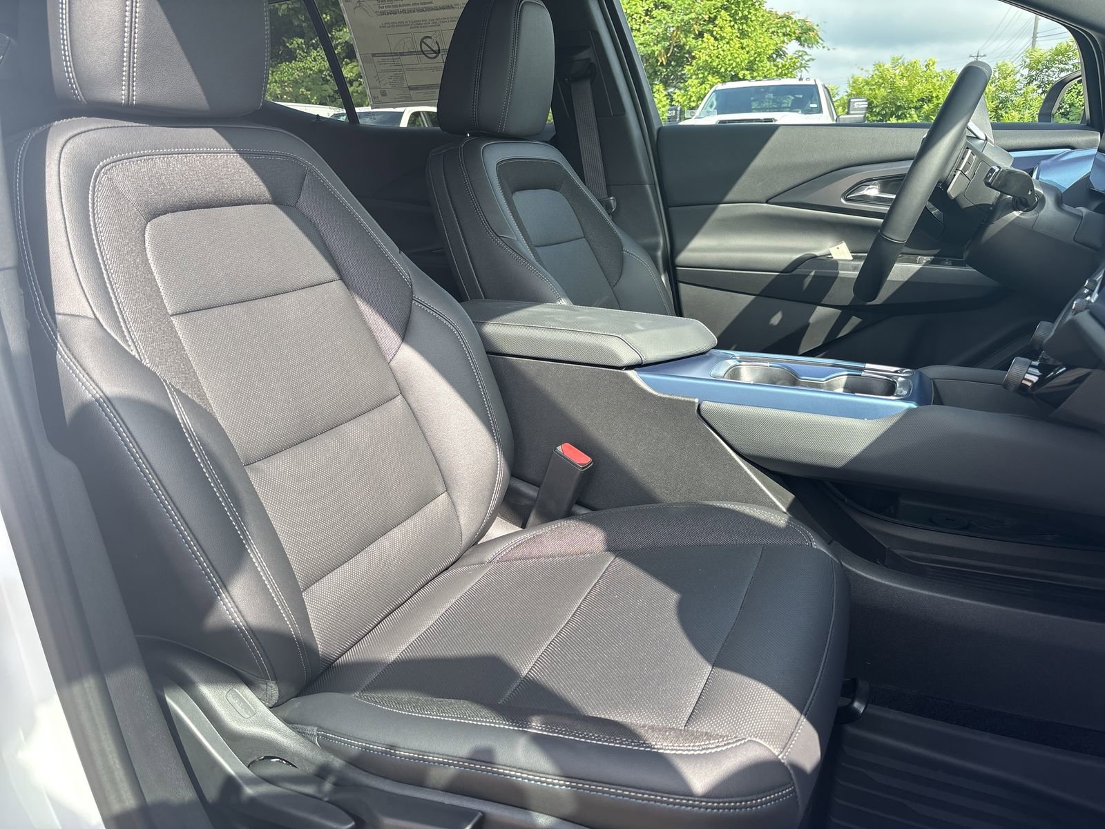 Used 2024 Chevrolet Equinox EV LT FWD image 26