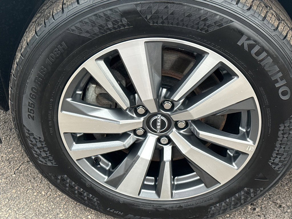 Certified 2024 Nissan Pathfinder SL w/ Black Appearance Package image 9