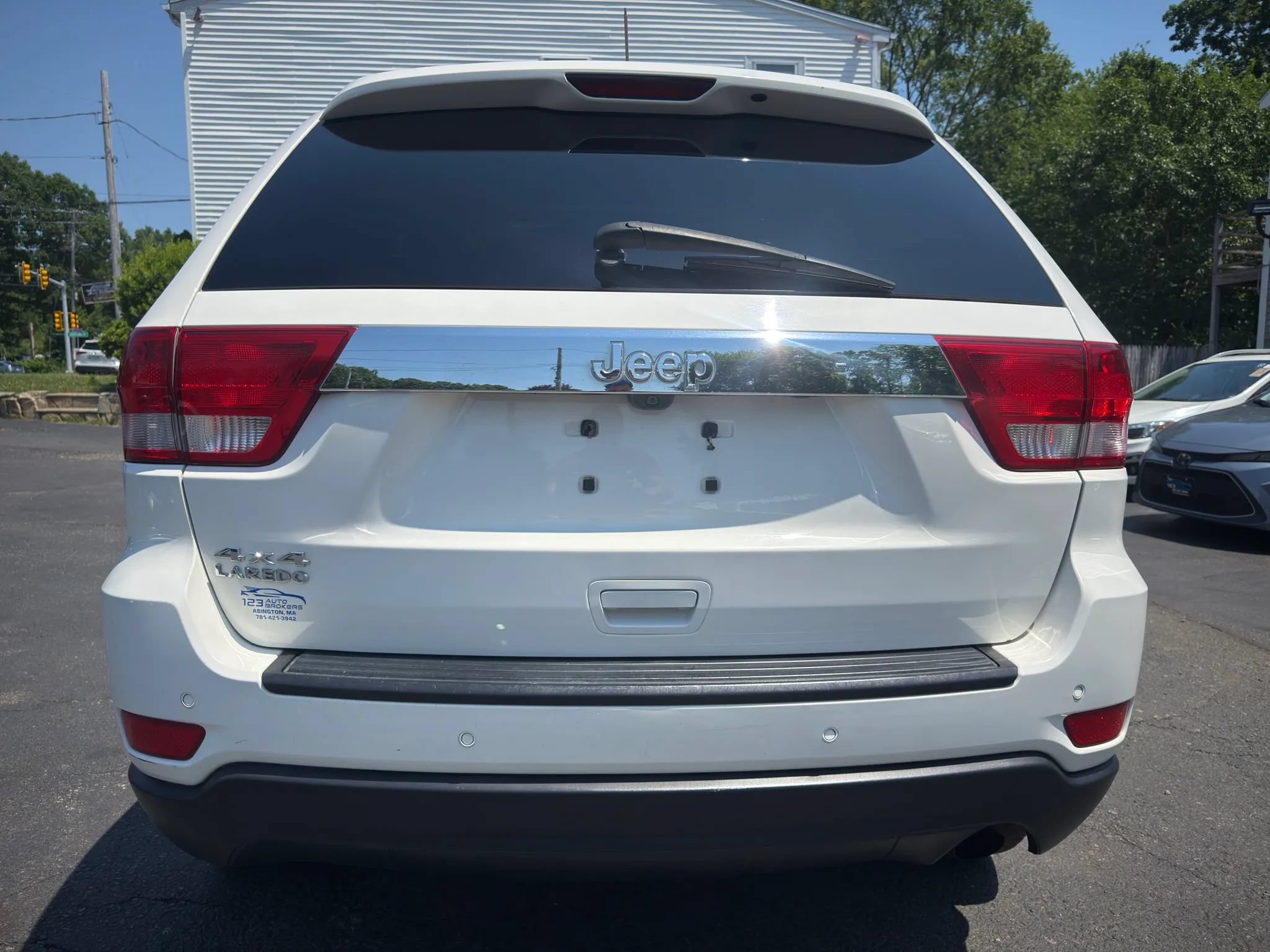 Used 2011 Jeep Grand Cherokee Laredo AWD/4WD image 6