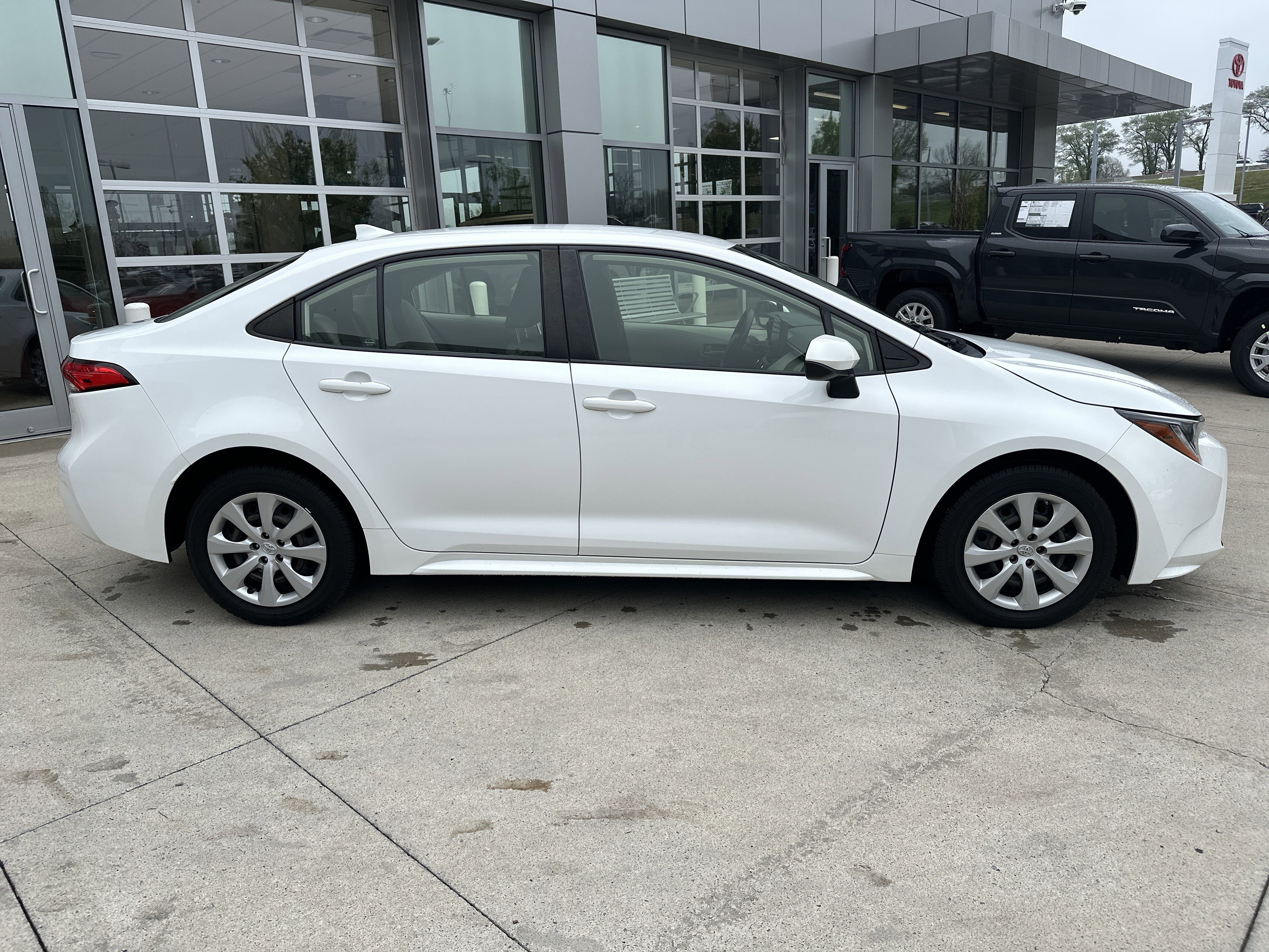 Used 2023 Toyota Corolla LE FWD image 10