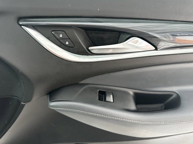 Used 2022 Buick Enclave Premium image 16