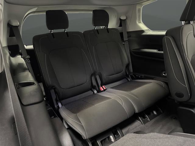 Used 2023 Jeep Grand Cherokee L Laredo image 28