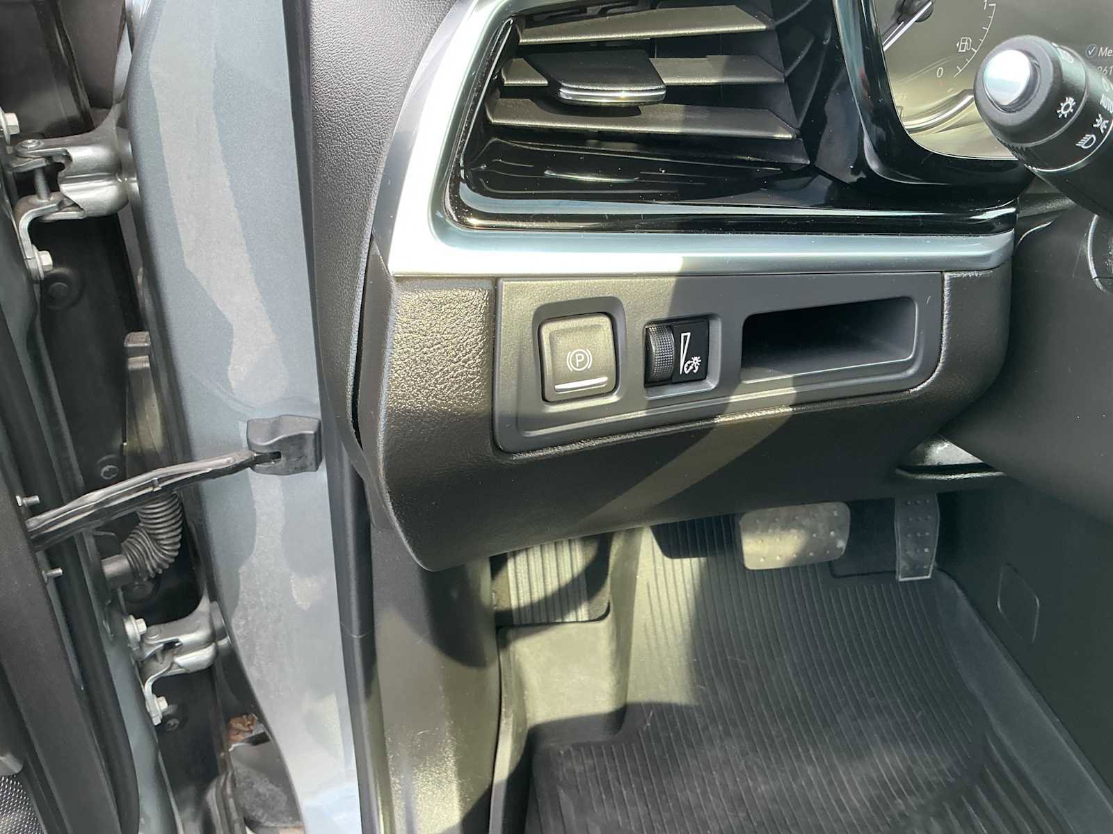 Used 2024 Cadillac XT6 Luxury w/ LPO, Floor Liner Package image 22