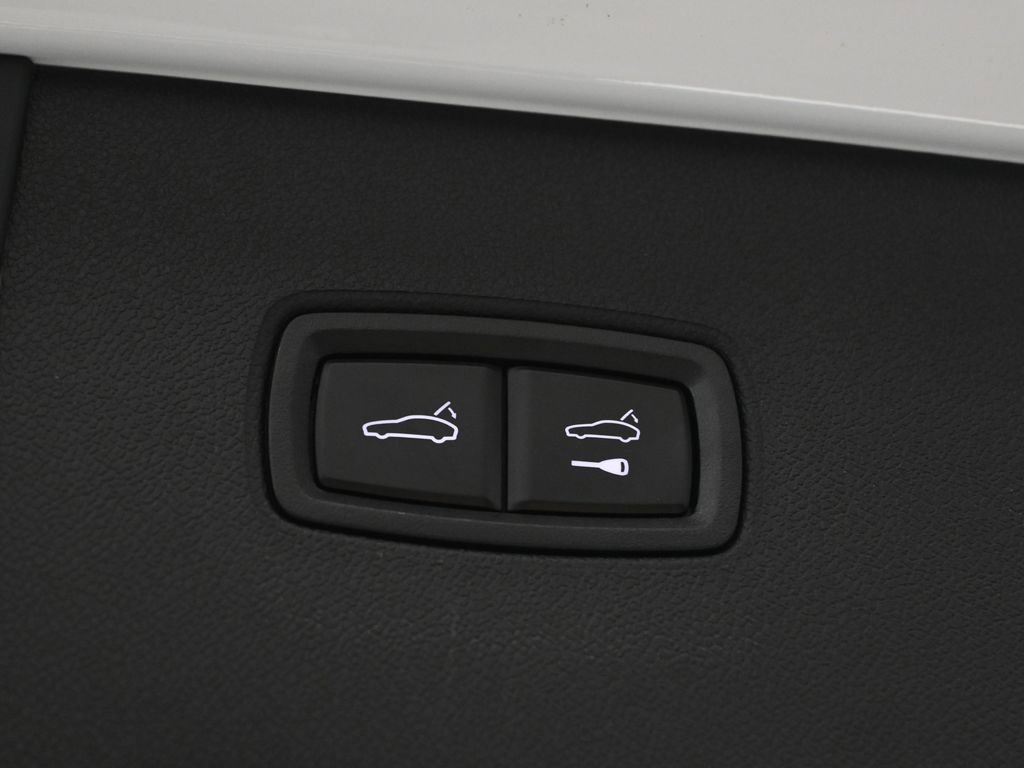Used 2025 Porsche Cayenne image 42