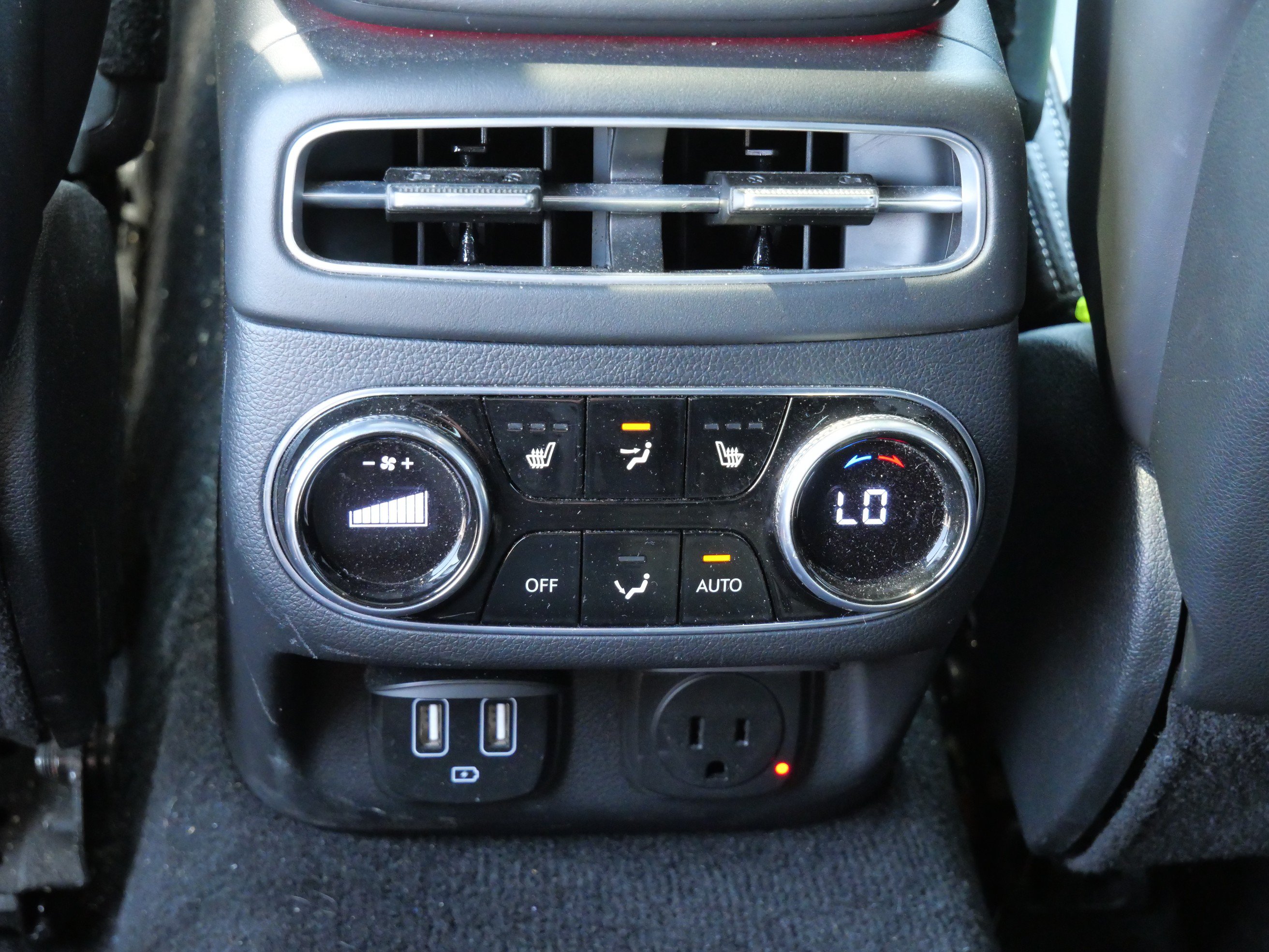 Used 2022 Genesis GV70 3.5T Sport w/ Sport Prestige Package AWD/4WD image 17