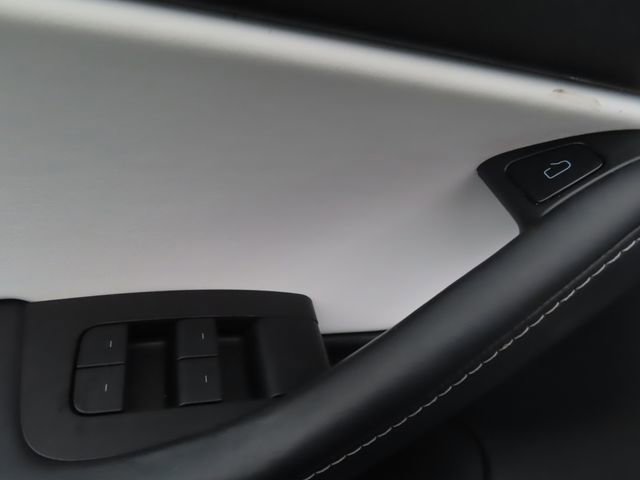 Used 2021 Tesla Model Y Long Range AWD/4WD image 13