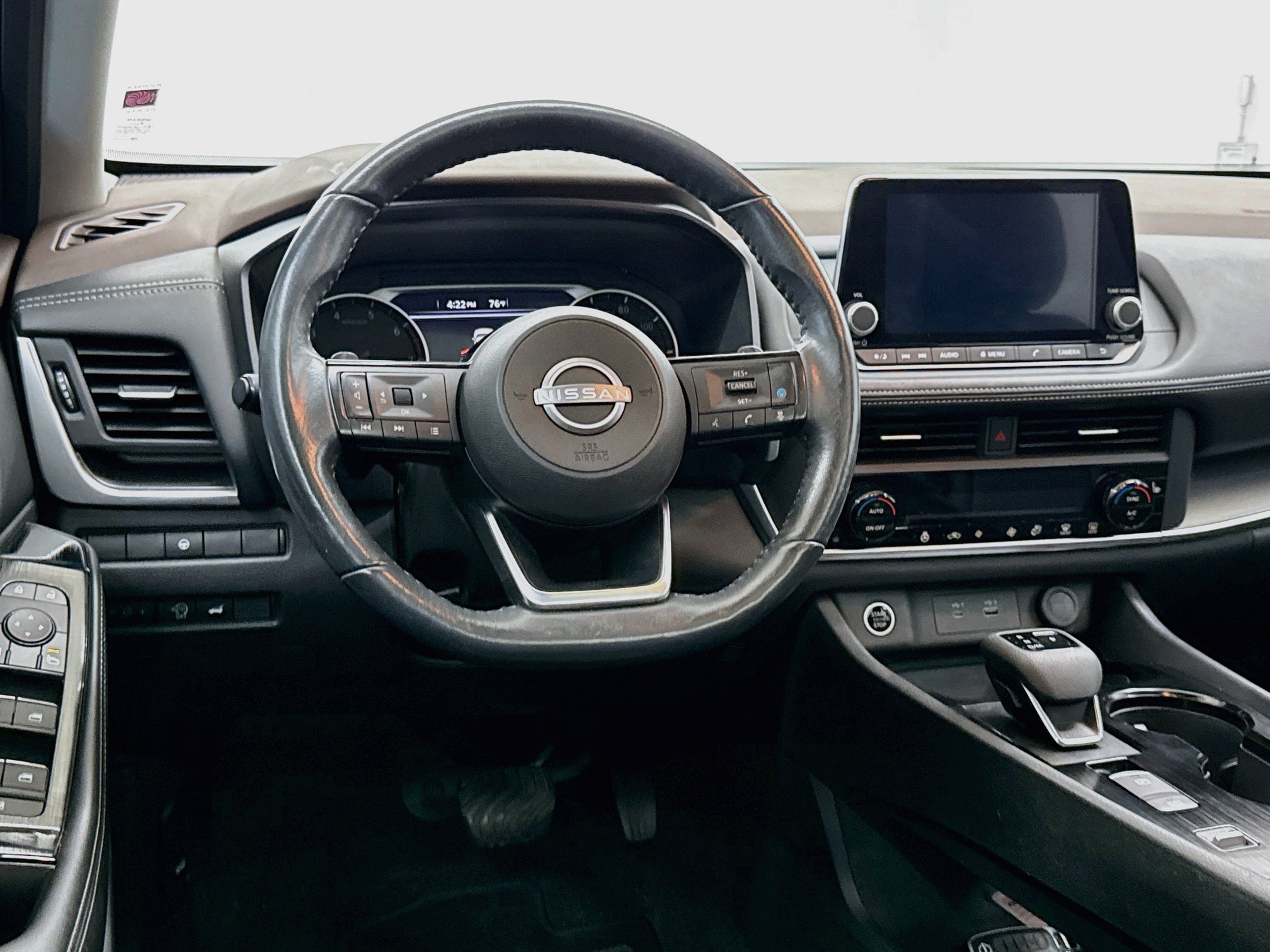 Used 2023 Nissan Rogue SV w/ SV Premium B Package FWD image 18