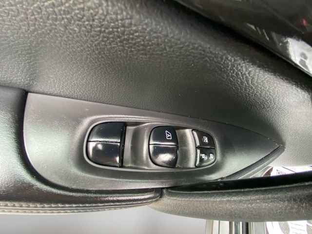 Used 2019 Nissan Rogue S image 17