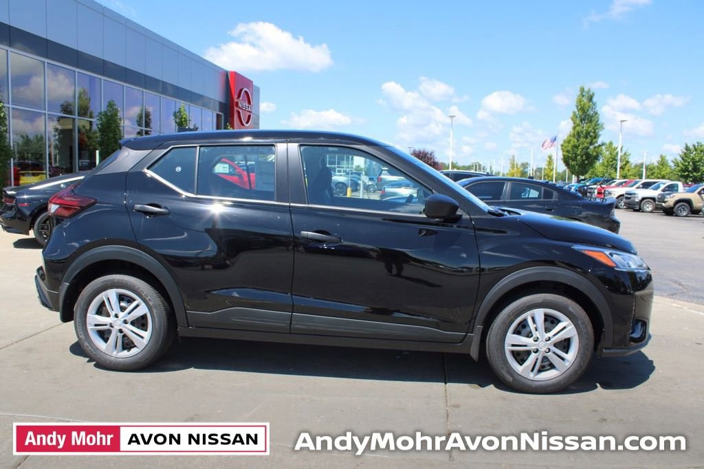 New 2025 Nissan Kicks Play S image 3