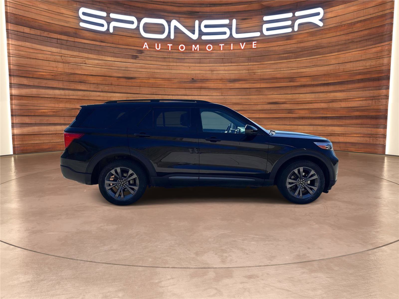 Used 2023 Ford Explorer XLT w/ Equipment Group 202A image 8