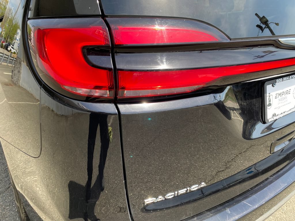 Used 2024 Chrysler Pacifica Touring-L FWD image 25