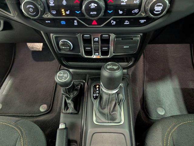 Used 2025 Jeep Wrangler Unlimited Sahara w/ Safety Group AWD/4WD image 21