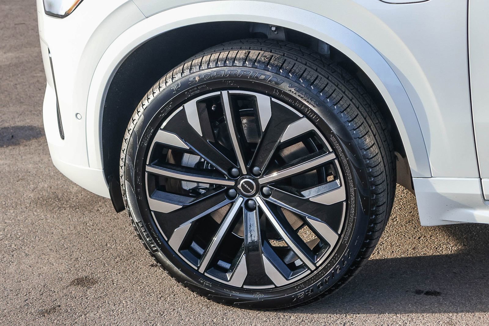 New 2026 Volvo XC90 T8 Ultra w/ Lounge Package image 8