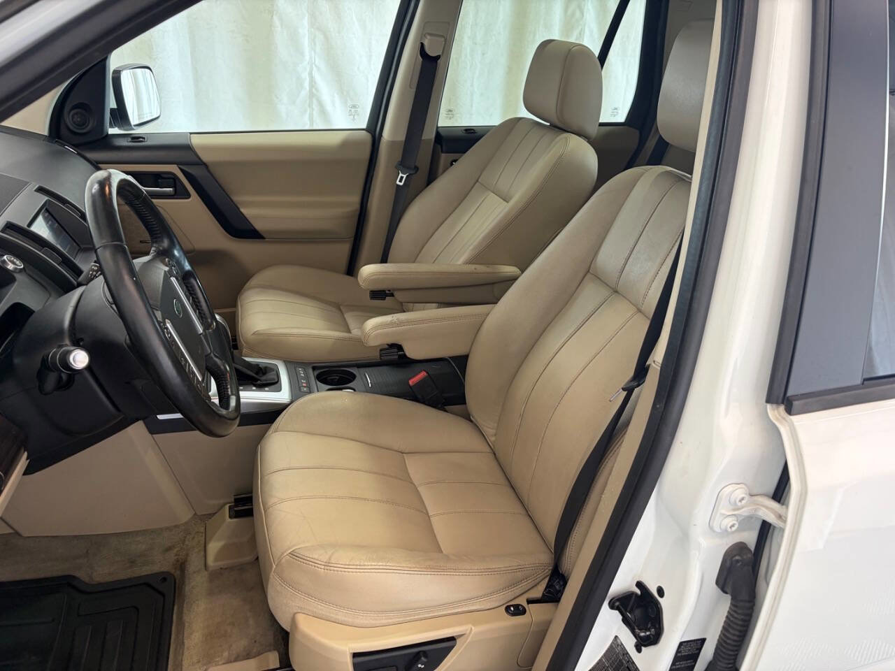 Used 2015 Land Rover LR2 AWD/4WD image 37
