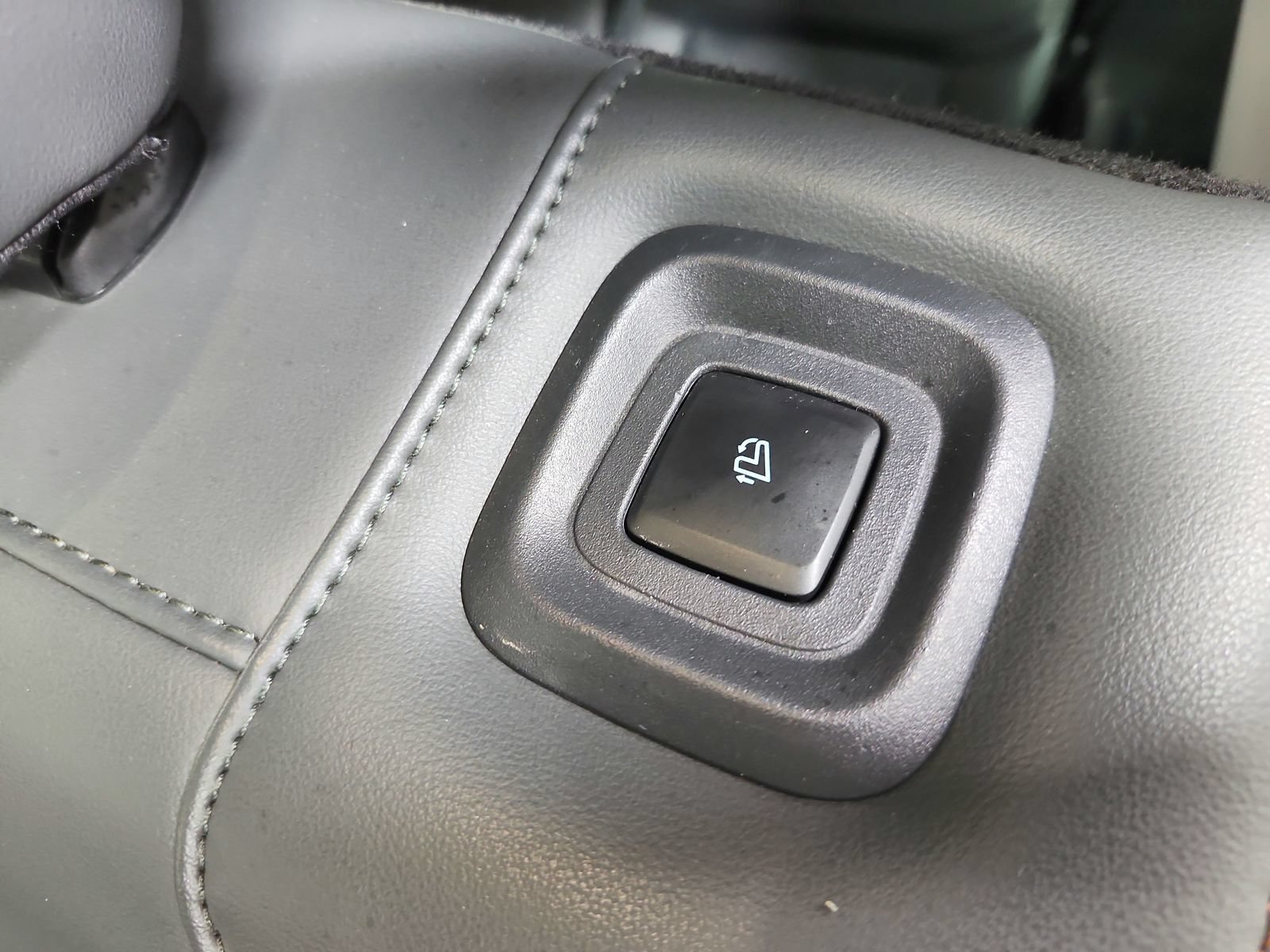 Used 2025 Ford Expedition Active AWD/4WD image 44