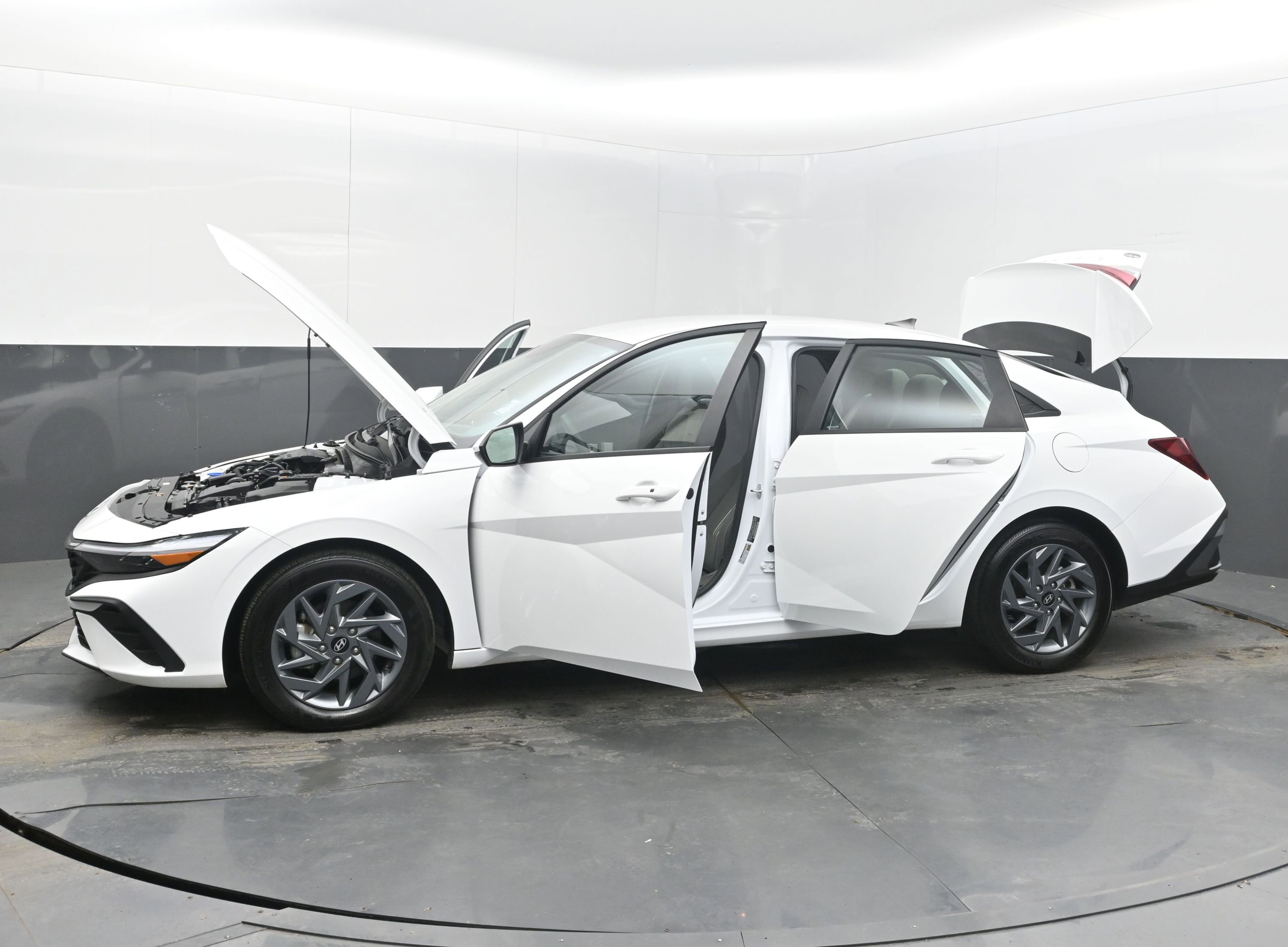 Used 2024 Hyundai Elantra SEL image 54