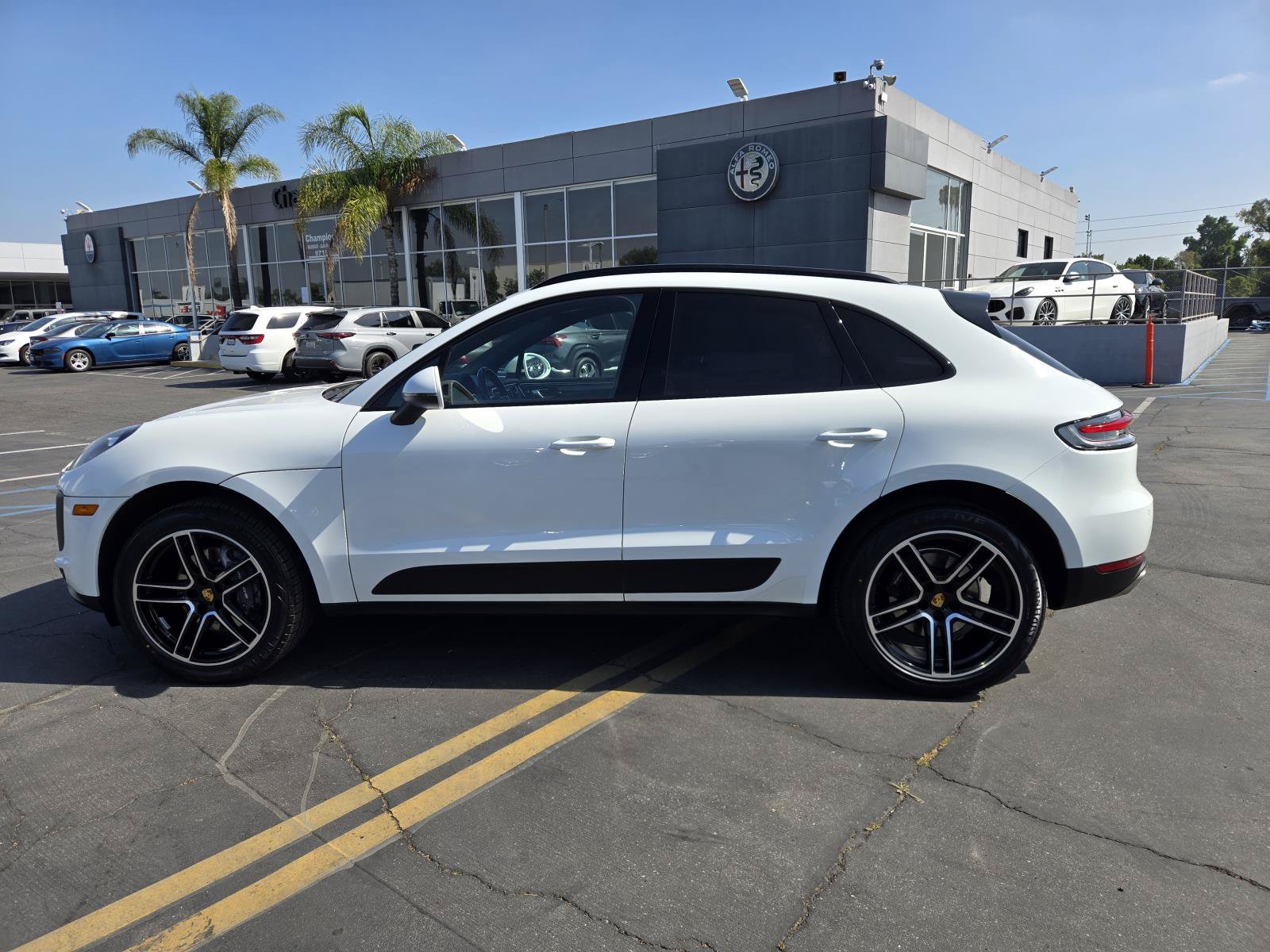 Used 2021 Porsche Macan AWD/4WD image 7