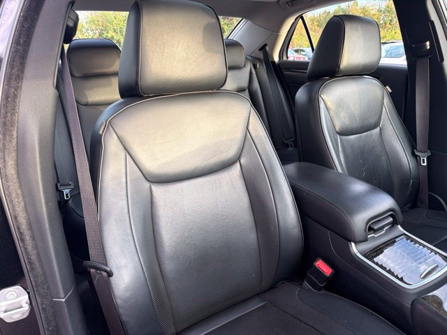 Used 2015 Chrysler 300 C w/ Light Group RWD image 30