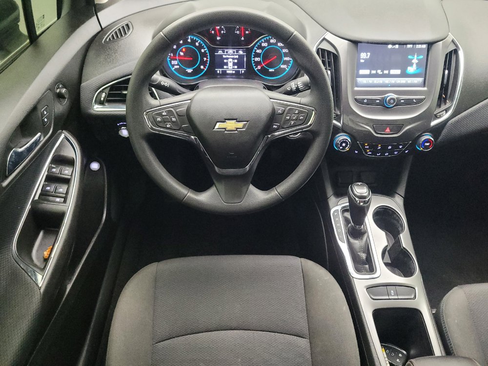 Used 2018 Chevrolet Cruze LT w/ Convenience Package FWD image 22