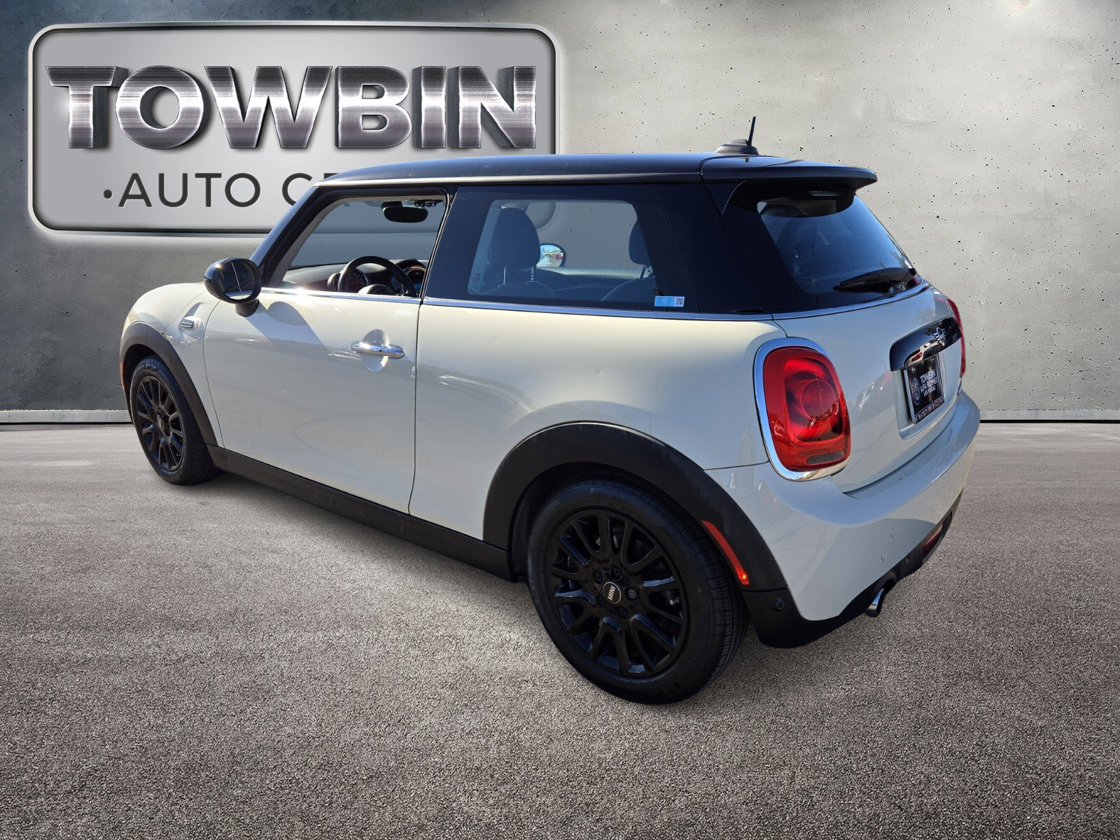 Used 2019 MINI Cooper 2-Door Hardtop image 6