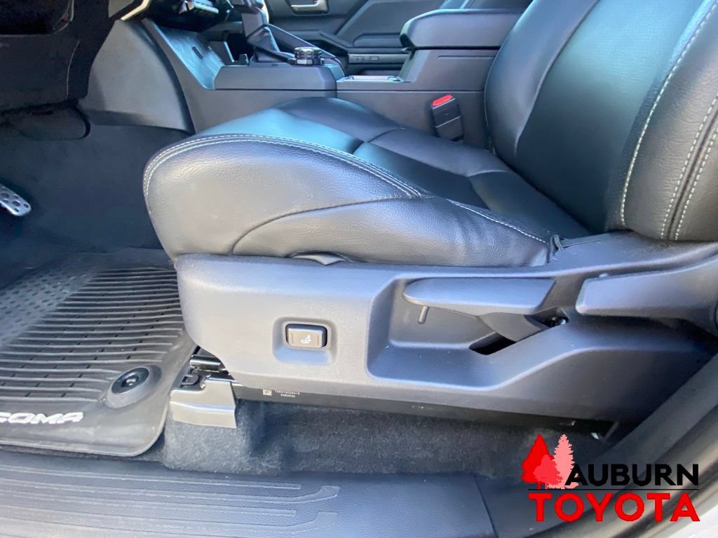 Used 2025 Toyota Tacoma TRD Sport AWD/4WD image 33