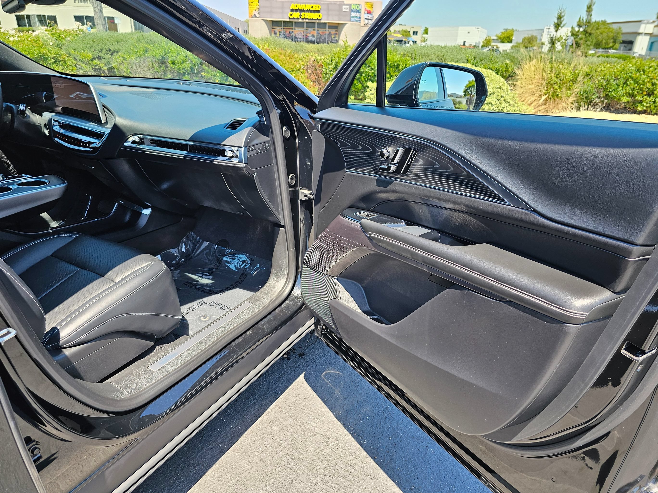 Used 2024 Cadillac Lyriq Luxury RWD image 28