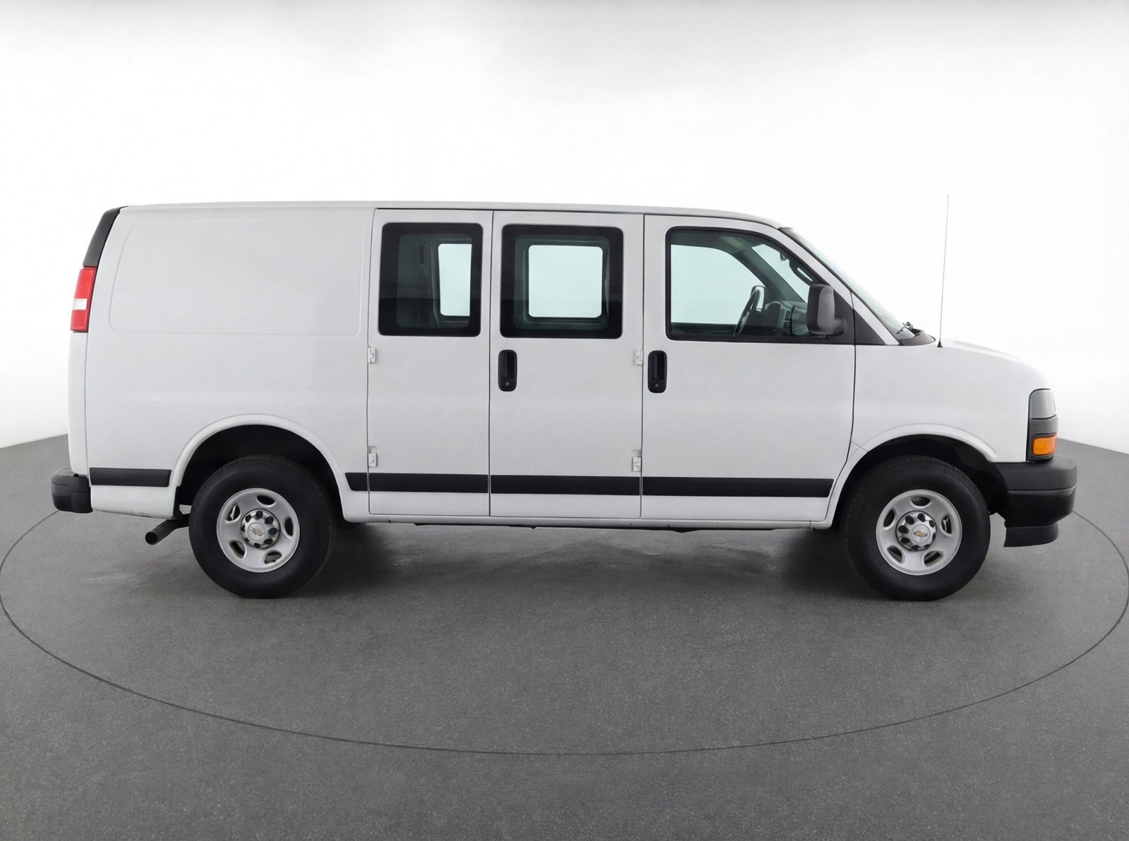 Used 2025 Chevrolet Express 3500 LT image 9