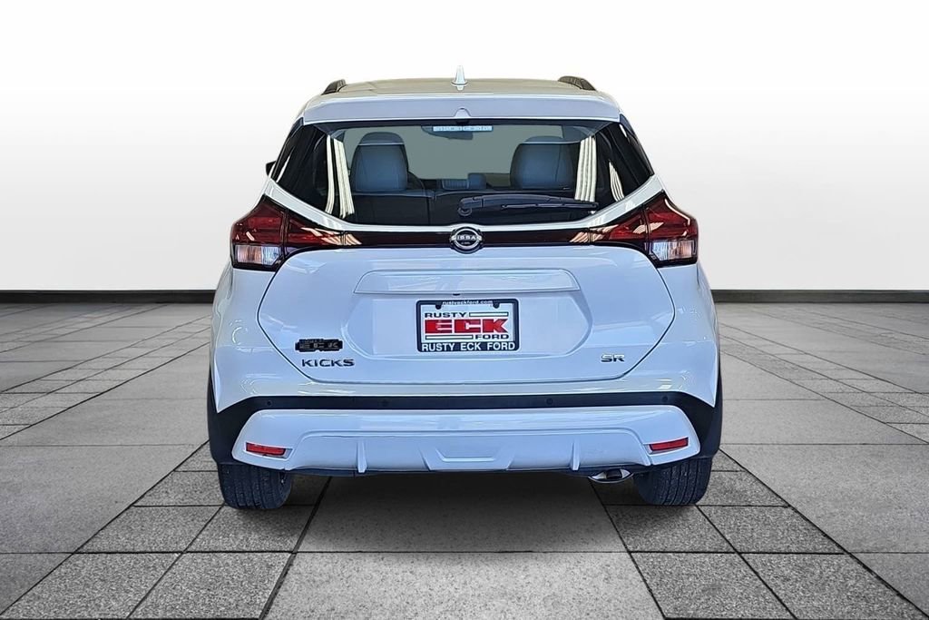 Used 2022 Nissan Kicks SR w/ Premium Package FWD image 5