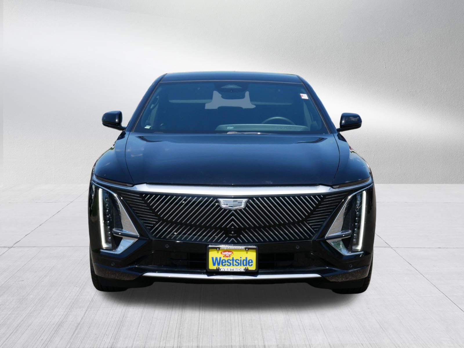 Used 2024 Cadillac Lyriq Luxury AWD/4WD image 2